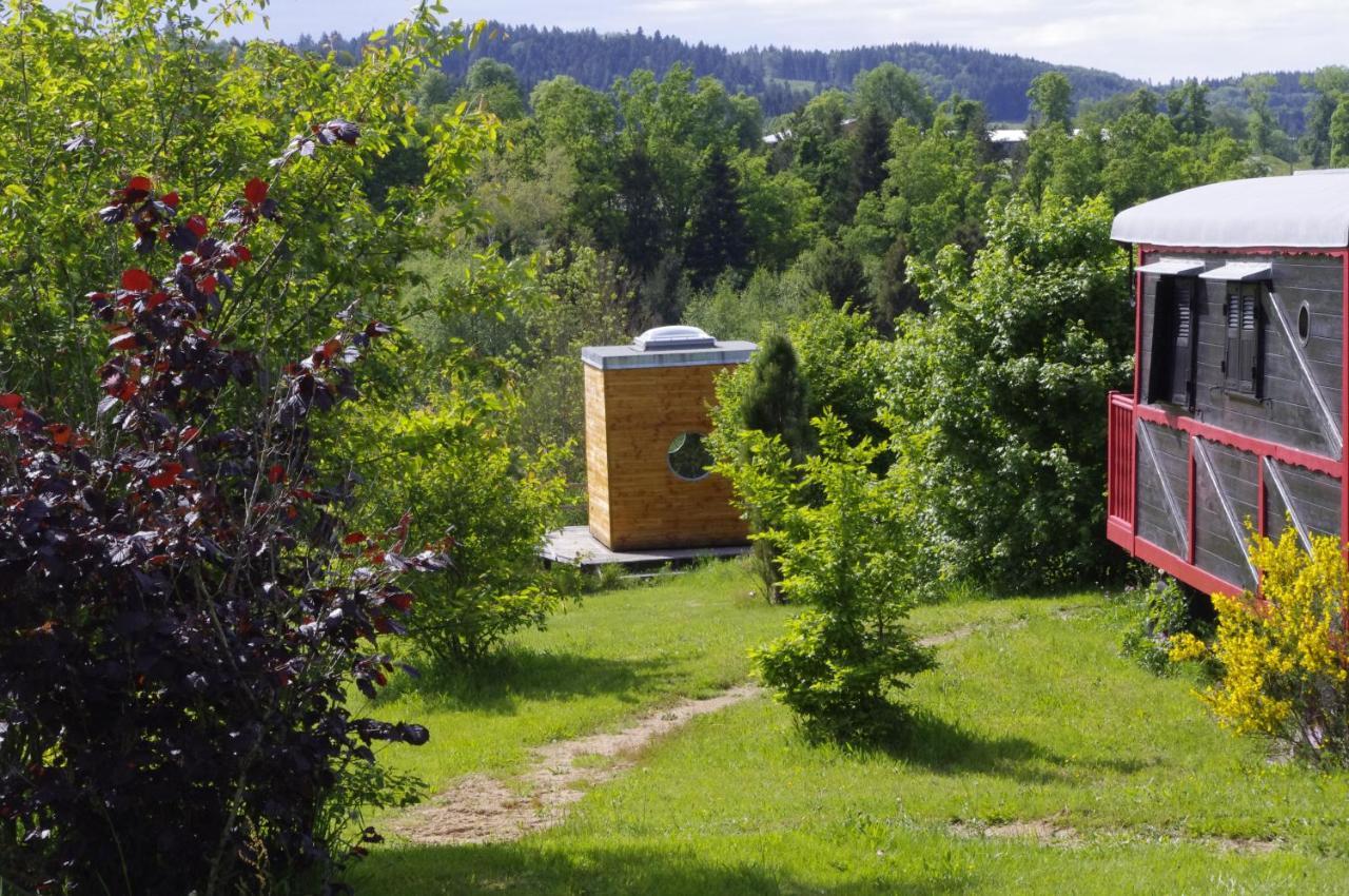 Les Roulottes Et Cabanes Du Livradois Vendégház Cunlhat Kültér fotó