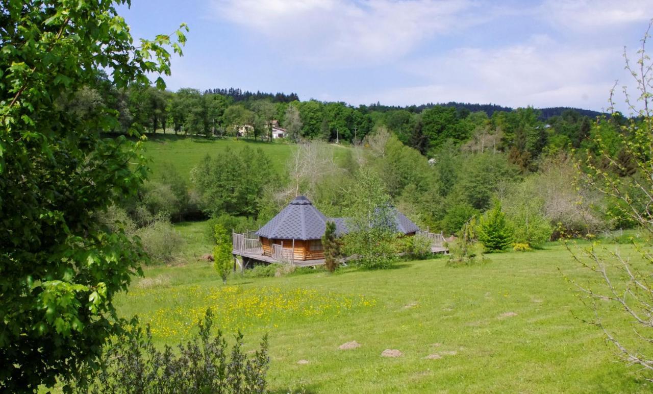 Les Roulottes Et Cabanes Du Livradois Vendégház Cunlhat Kültér fotó